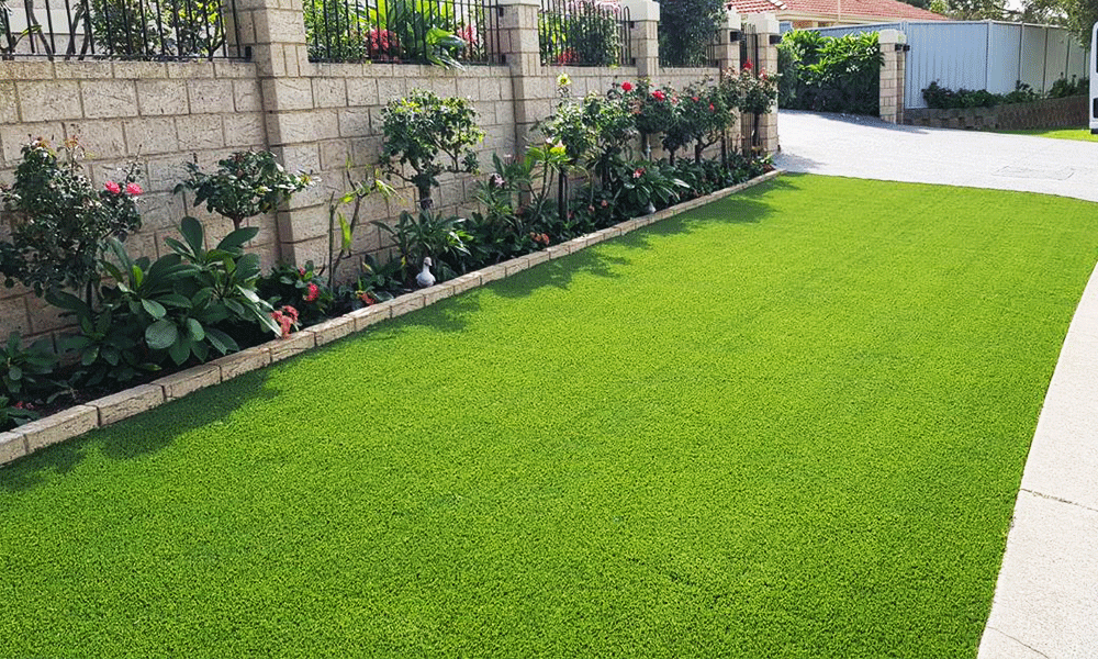 How to Choose and Install Artificial Turf Accessories: The Ultimate Guide to Edging, Adhesives, and Pet Care in Perth